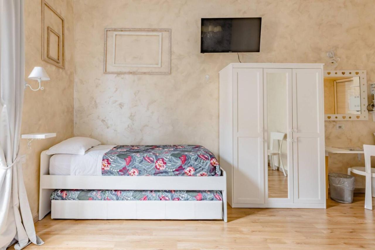 Deluxe Rooms And One Chilling Jacuzzi Suite Guesthouse — Foto 1